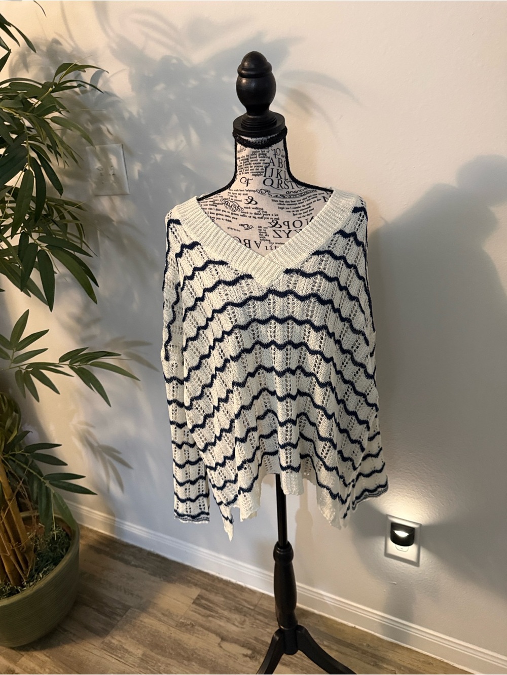 entro V-Neck Striped Knit Sweater - White & Navy